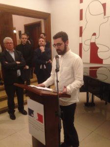 Loris en plein discours à l'Ambasade de France en Israël.